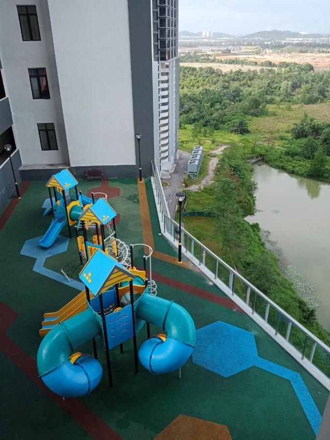 Legoland-Happyrainbow Suite At D'Pristine-8Pax With Lakeview Nusajaya  Exterior photo